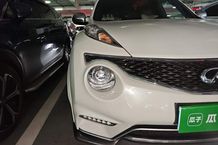 Used Infiniti ESQ 2014 1.6L Luxury Edition Right Front Headlight