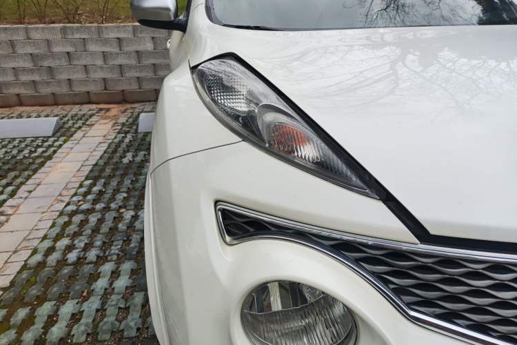 Used Infiniti ESQ 2014 1.6L Spontaneous Edition Right Front Headlight