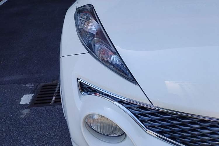 Used Infiniti ESQ 2014 1.6L Spontaneous Edition Right Front Headlight