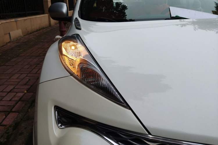 Used Infiniti ESQ 2014 1.6L Spontaneous Edition Right Front Headlight