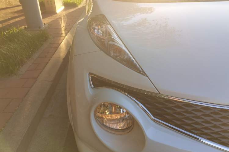 Used Infiniti ESQ 2014 1.6L Spontaneous Edition Right Front Headlight