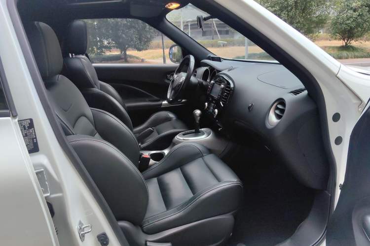 Used Infiniti ESQ 2014 1.6L Luxury Edition Right Front Seat