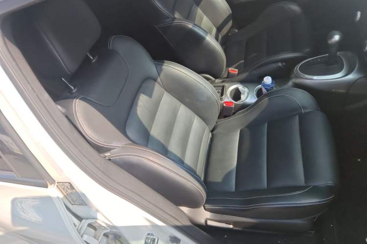 Used Infiniti ESQ 2014 1.6L Luxury Edition Right Front Seat