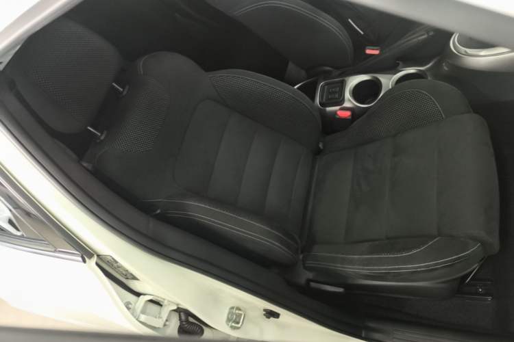 Used Infiniti ESQ 2014 1.6L Spontaneous Edition Right Front Seat