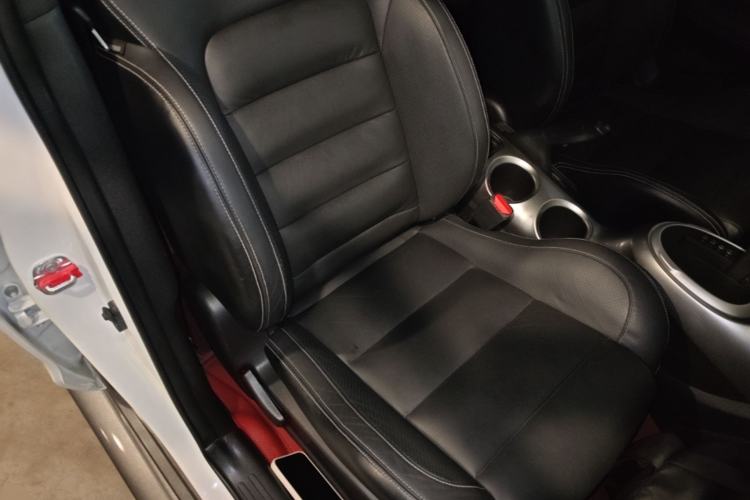 Used Infiniti ESQ 2014 1.6L Luxury Edition Right Front Seat