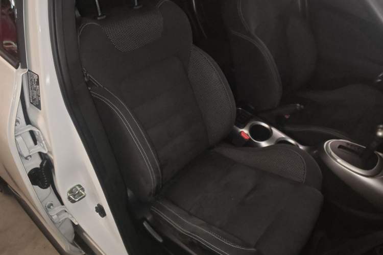 Used Infiniti ESQ 2014 1.6L Spontaneous Edition Right Front Seat