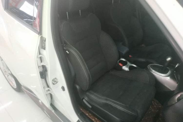 Used Infiniti ESQ 2014 1.6L Spontaneous Edition Right Front Seat