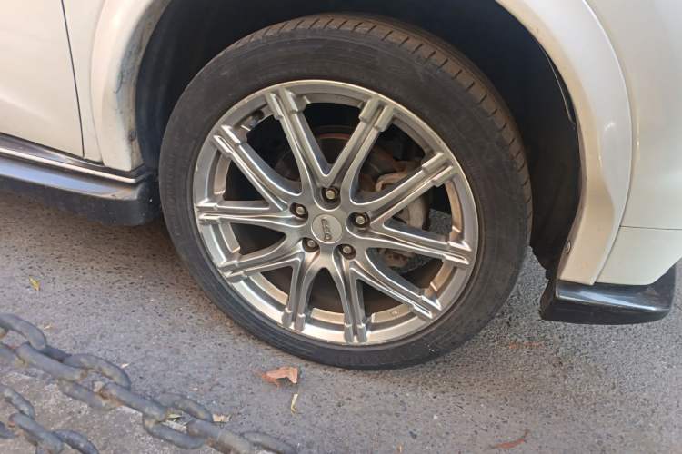 Used Infiniti ESQ 2014 1.6L Spontaneous Edition Right Front Wheel Hub