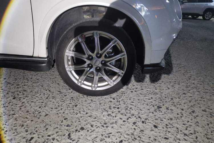 Used Infiniti ESQ 2014 1.6L Spontaneous Edition Right Front Wheel Hub