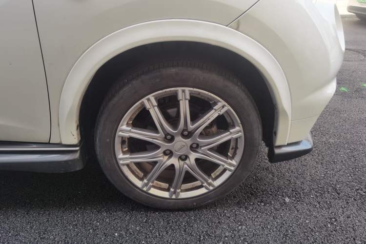 Used Infiniti ESQ 2014 1.6L Spontaneous Edition Right Front Wheel Hub