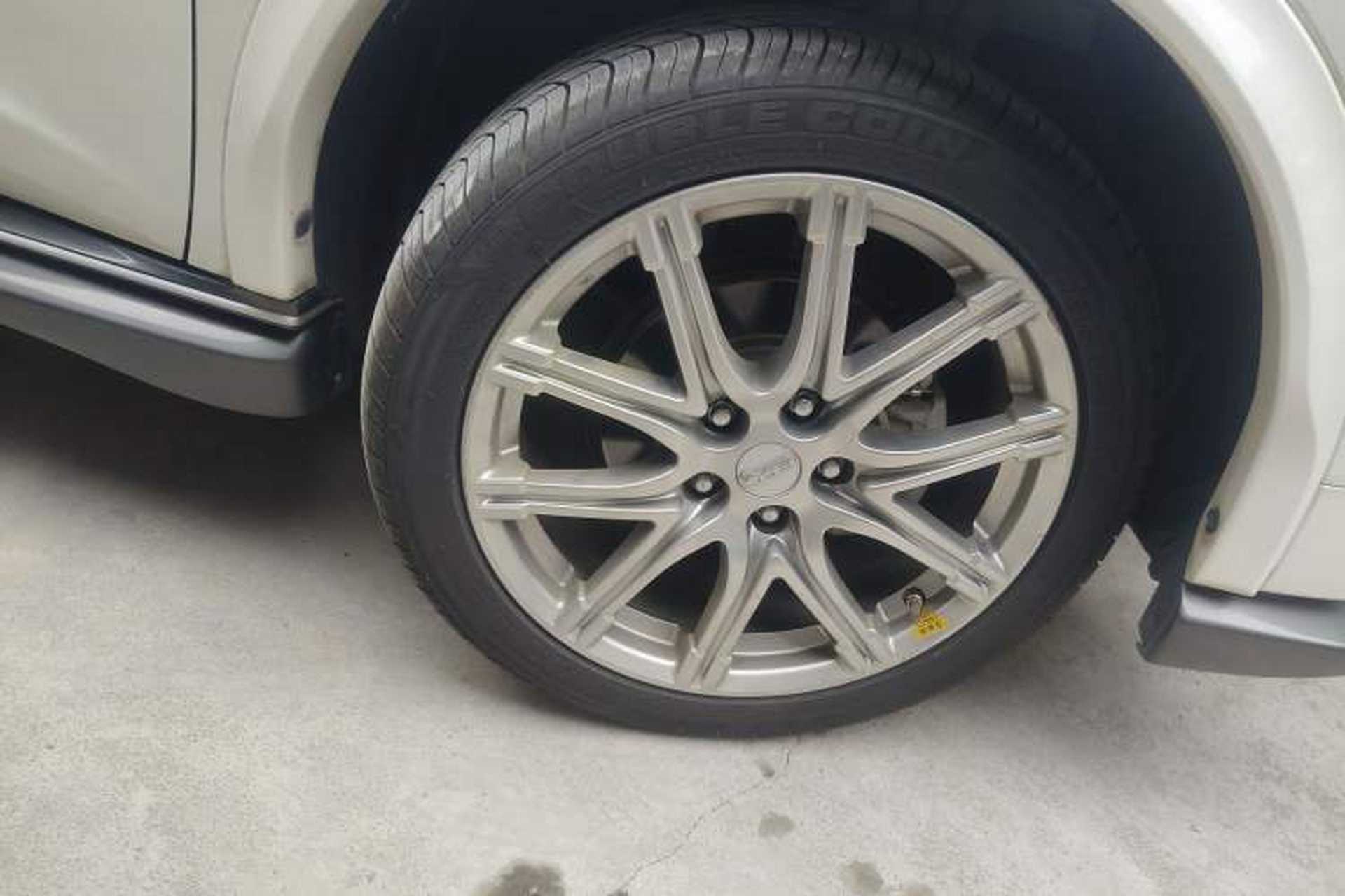 Used Infiniti ESQ 2014 1.6L Spontaneous Edition Right Front Wheel Hub