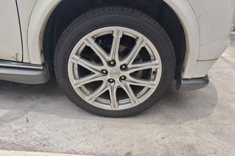 Used Infiniti ESQ 2014 1.6L Spontaneous Edition Right Front Wheel Hub