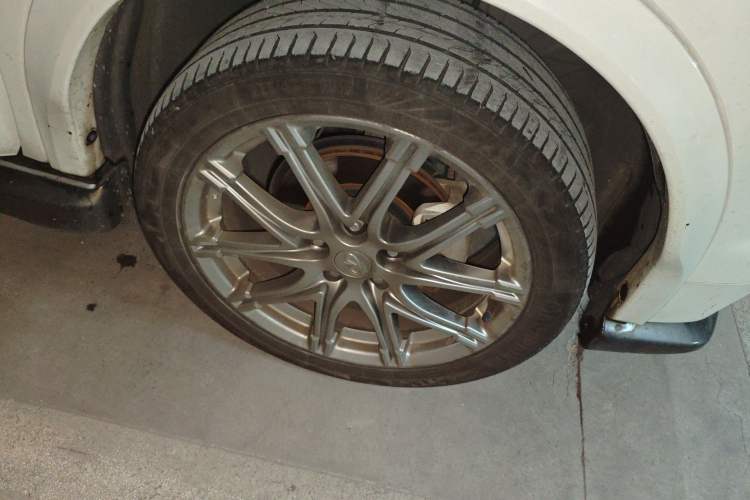 Used Infiniti ESQ 2014 1.6L Spontaneous Edition Right Front Wheel Hub