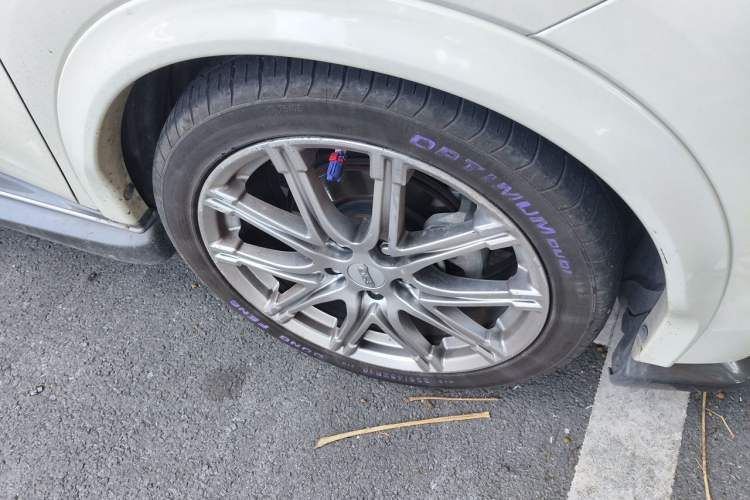 Used Infiniti ESQ 2014 1.6L Spontaneous Edition Right Front Wheel Hub