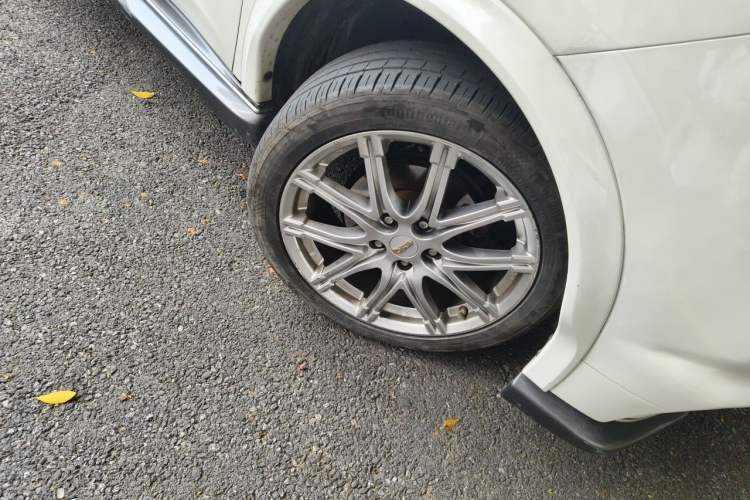 Used Infiniti ESQ 2014 1.6L Spontaneous Edition Right Front Wheel Hub