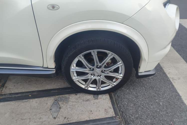 Used Infiniti ESQ 2014 1.6L Spontaneous Edition Right Front Wheel Hub