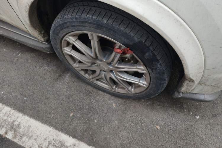 Used Infiniti ESQ 2014 1.6L Spontaneous Edition Right Front Wheel Hub