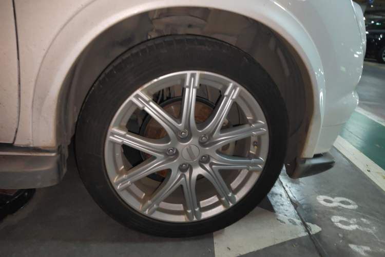 Used Infiniti ESQ 2014 1.6L Luxury Edition Right Front Wheel Hub