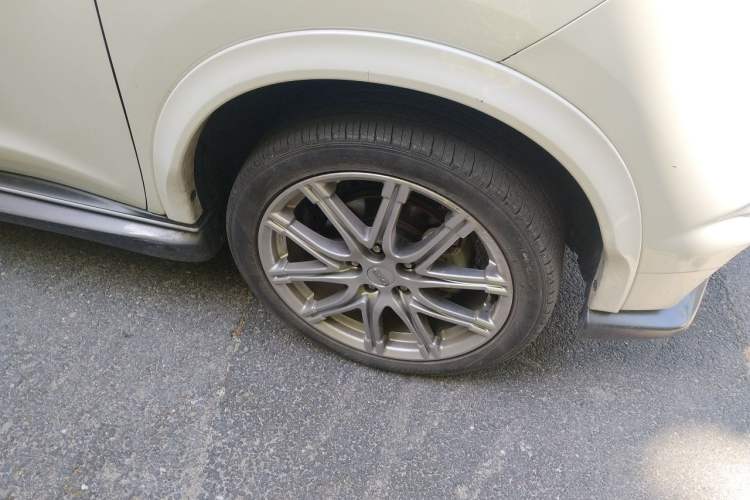 Used Infiniti ESQ 2014 1.6L Spontaneous Edition Right Front Wheel Hub