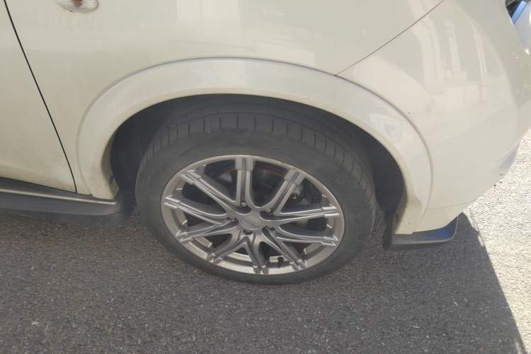 Used Infiniti ESQ 2014 1.6L Spontaneous Edition Right Front Wheel Hub