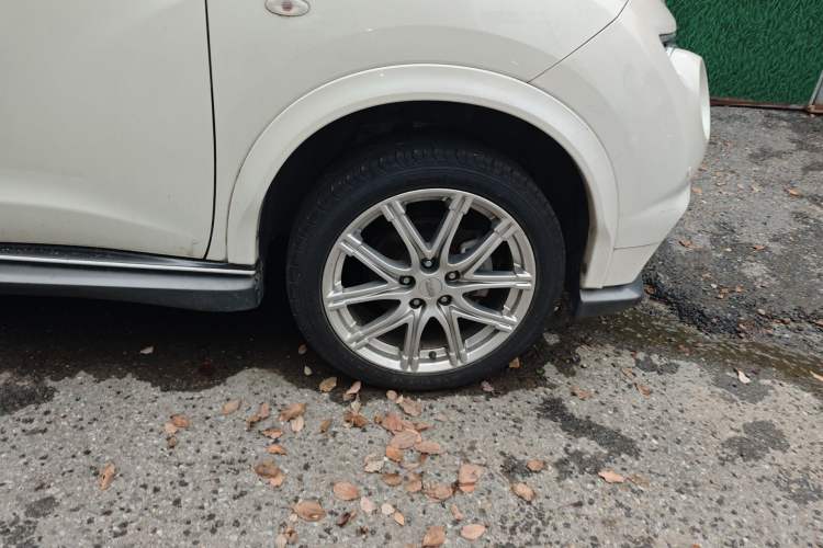 Used Infiniti ESQ 2014 1.6L Spontaneous Edition Right Front Wheel Hub