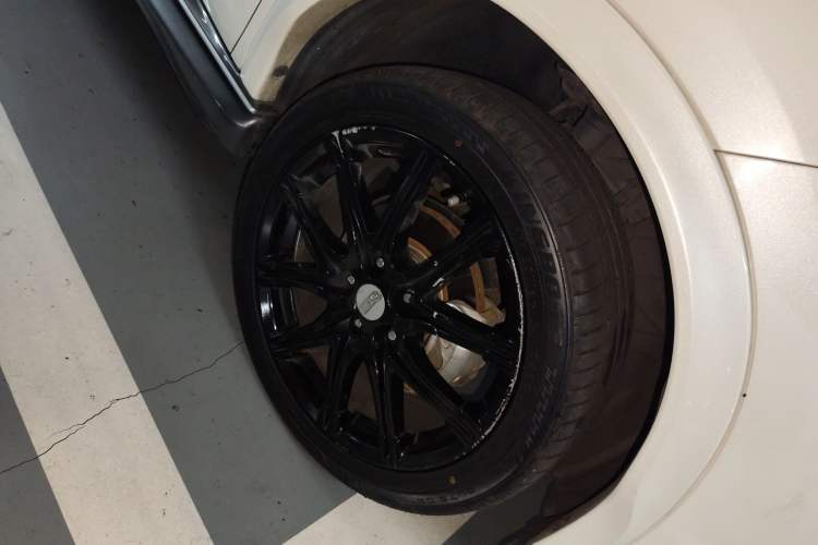 Used Infiniti ESQ 2014 1.6L Spontaneous Edition Right Front Wheel Hub
