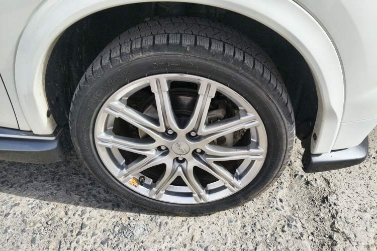 Used Infiniti ESQ 2014 1.6L Spontaneous Edition Right Front Wheel Hub