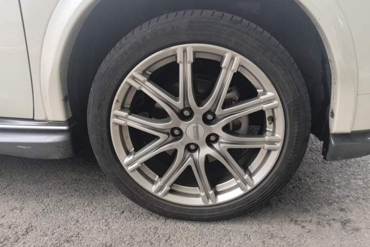 Used Infiniti ESQ 2014 1.6L Spontaneous Edition Right Front Wheel Hub