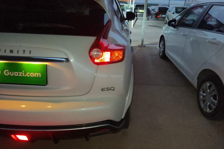 Used Infiniti ESQ 2014 1.6L Spontaneous Edition Right Rear Taillight