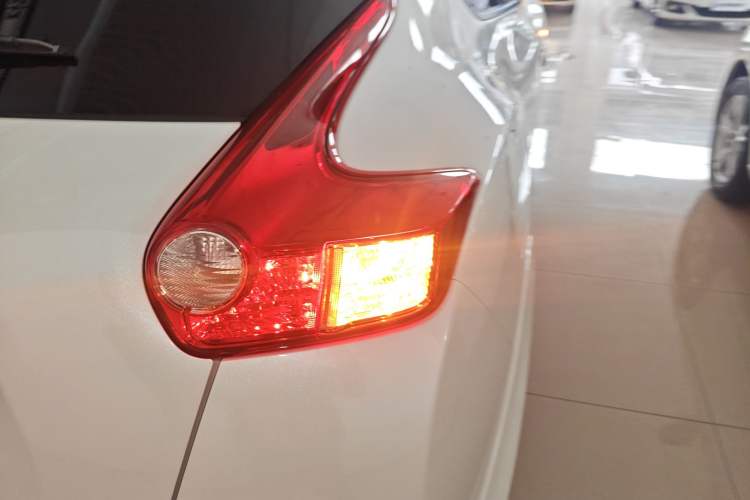 Used Infiniti ESQ 2014 1.6L Spontaneous Edition Right Rear Taillight