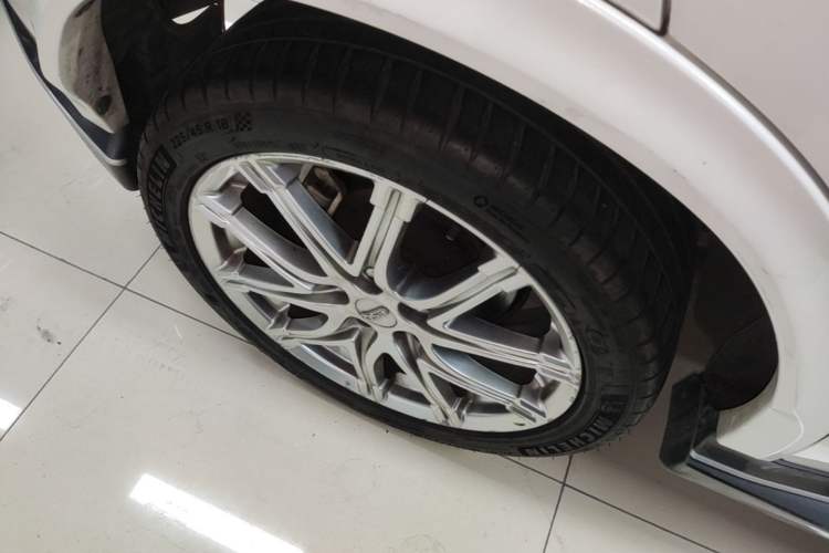 Used Infiniti ESQ 2014 1.6L Luxury Edition Right Rear Wheel Hub