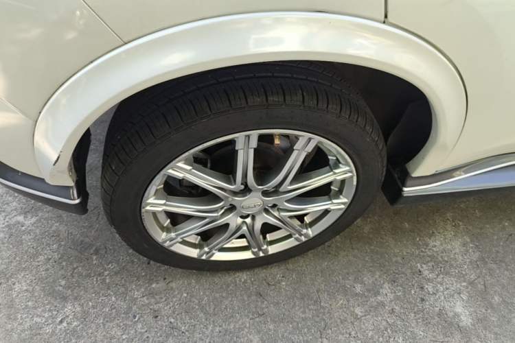 Used Infiniti ESQ 2014 1.6L Spontaneous Edition Right Rear Wheel Hub