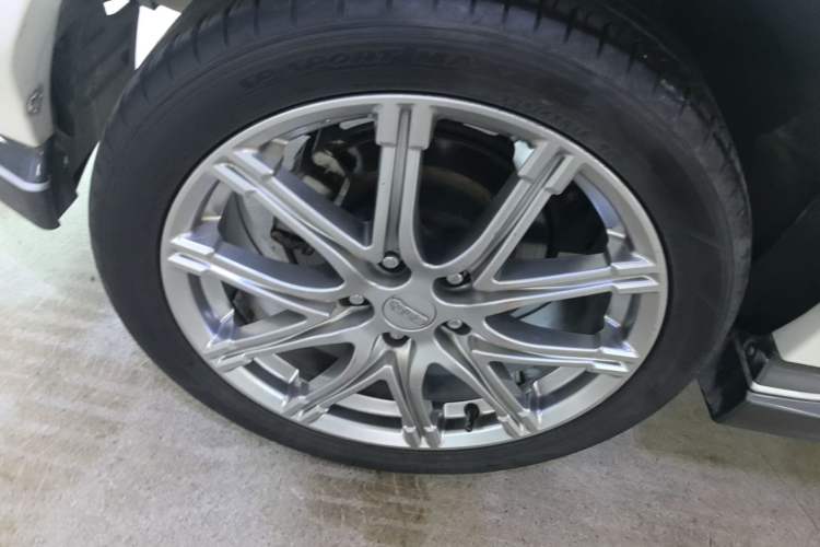 Used Infiniti ESQ 2014 1.6L Spontaneous Edition Right Rear Wheel Hub
