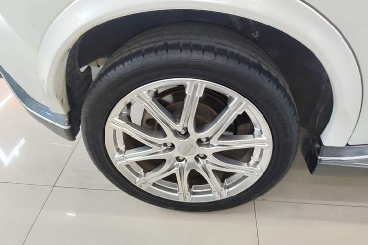 Used Infiniti ESQ 2014 1.6L Spontaneous Edition Right Rear Wheel Hub
