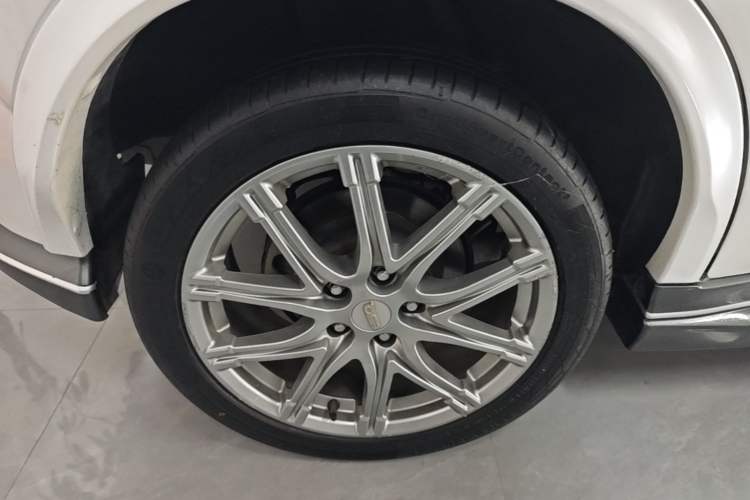 Used Infiniti ESQ 2014 1.6L Spontaneous Edition Right Rear Wheel Hub
