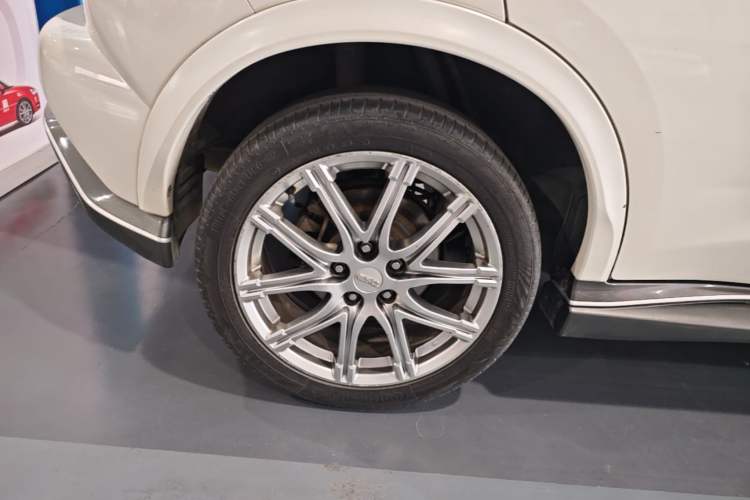 Used Infiniti ESQ 2014 1.6L Spontaneous Edition Right Rear Wheel Hub