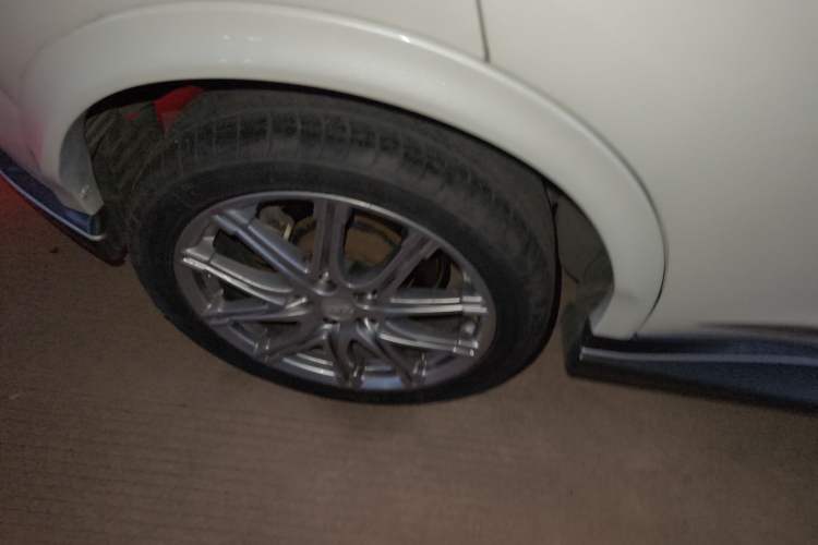 Used Infiniti ESQ 2014 1.6L Spontaneous Edition Right Rear Wheel Hub