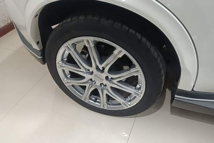 Used Infiniti ESQ 2014 1.6L Spontaneous Edition Right Rear Wheel Hub