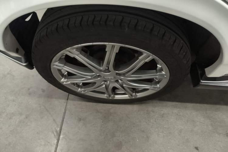 Used Infiniti ESQ 2014 1.6L Spontaneous Edition Right Rear Wheel Hub
