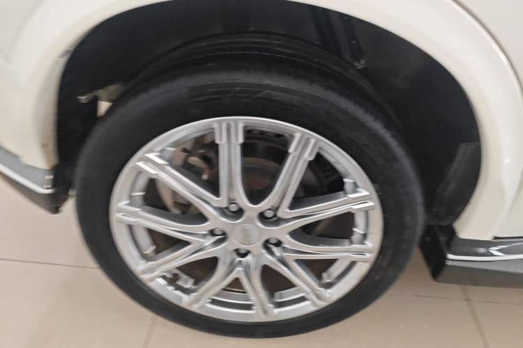 Used Infiniti ESQ 2014 1.6L Spontaneous Edition Right Rear Wheel Hub
