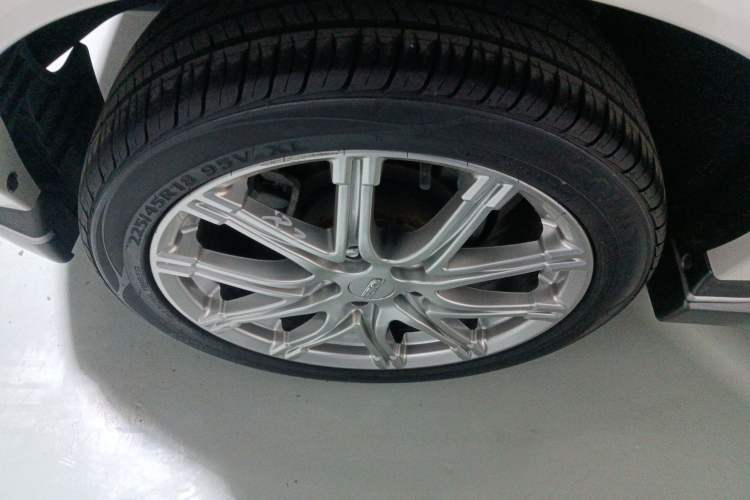 Used Infiniti ESQ 2014 1.6L Spontaneous Edition Right Rear Wheel Hub