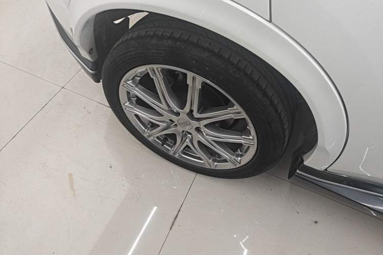 Used Infiniti ESQ 2014 1.6L Spontaneous Edition Right Rear Wheel Hub