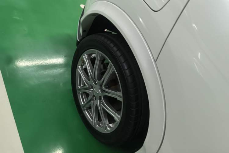 Used Infiniti ESQ 2014 1.6L Spontaneous Edition Right Rear Wheel Hub
