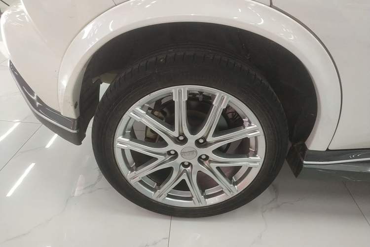 Used Infiniti ESQ 2014 1.6L Spontaneous Edition Right Rear Wheel Hub