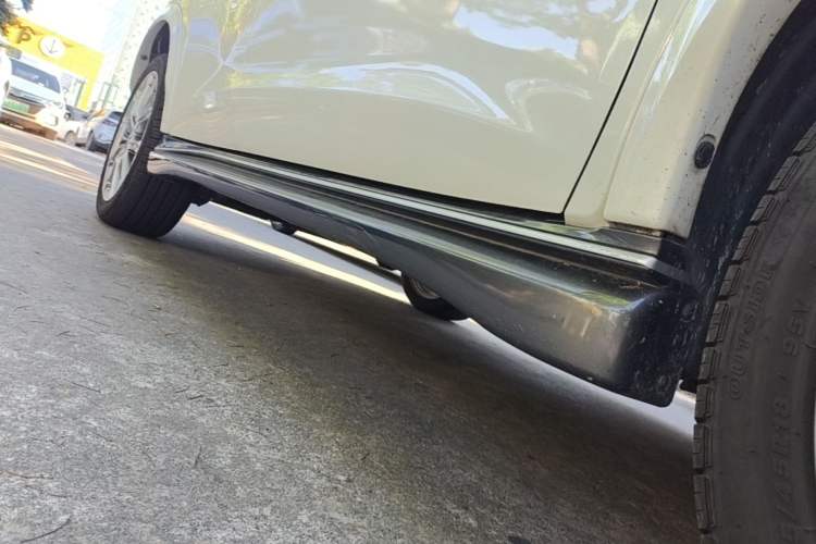 Used Infiniti ESQ 2014 1.6L Spontaneous Edition Right Side Sill