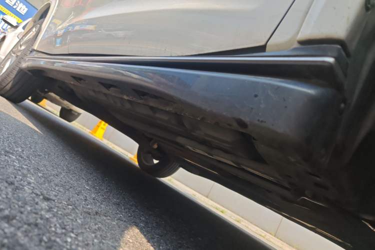 Used Infiniti ESQ 2014 1.6L Luxury Edition Right Side Sill