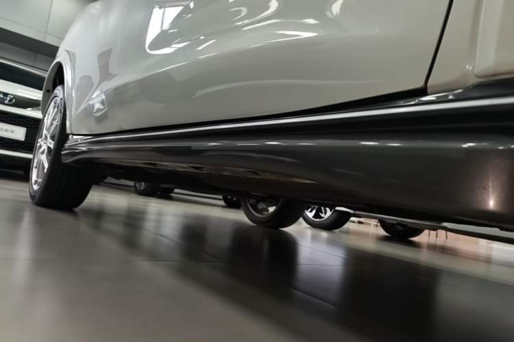 Used Infiniti ESQ 2014 1.6L Spontaneous Edition Right Side Sill