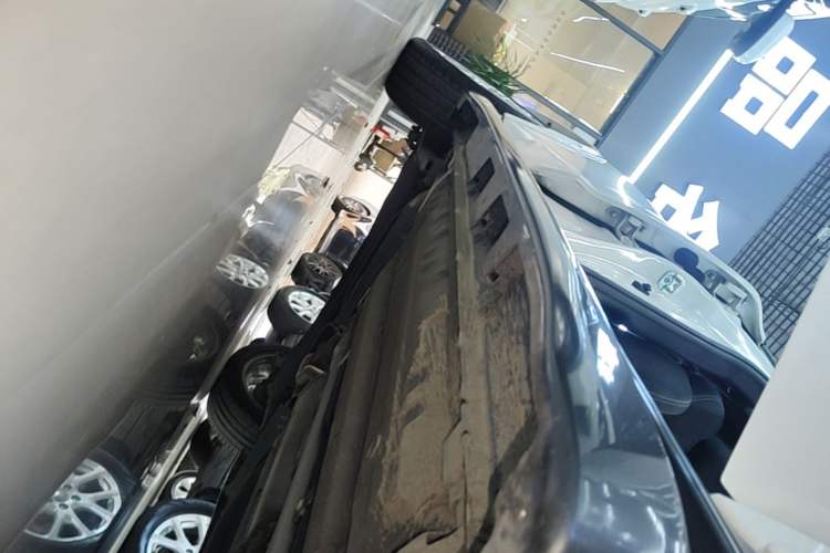 Used Infiniti ESQ 2014 1.6L Spontaneous Edition Right Side Sill