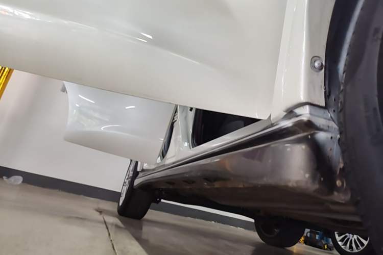 Used Infiniti ESQ 2014 1.6L Spontaneous Edition Right Side Sill