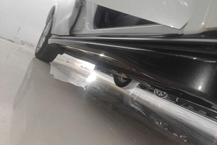 Used Infiniti ESQ 2014 1.6L Spontaneous Edition Right Side Sill